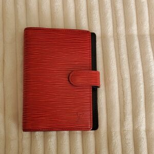 Louis Vuitton 
Epi Small Ring Agenda Cover Tassil